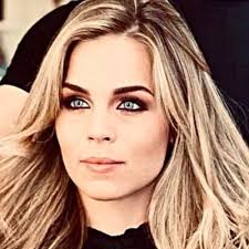 Klaasje ietje (alieke) meijer (lutjegast, 2 maart 1995) is een nederlandse zangeres die in 2015 lid werd van k3. Klaasje Meijer Klaasje Meijer Twitter