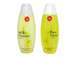 A *** with lemon demon shirt and frog hat. Review Viva Face Tonic Lemon 123ish Indonesia