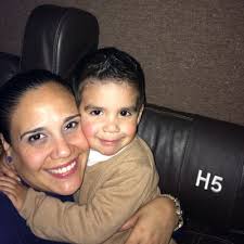 Lili Flores (@LiliF10)