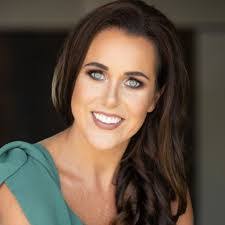 Kristin Moon's Instagram, Twitter & Facebook