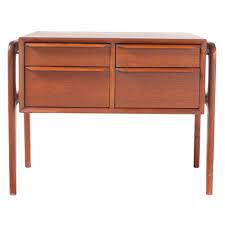 calisma odasi panosundaki pin