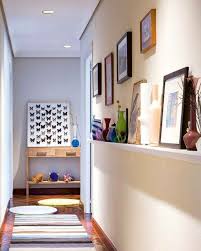 Deco Couloir Etroit Idees Pour Valoriser Le Petit Espace Decorer Un Couloir Idee Deco Couloir Decoration De Couloir Etroit