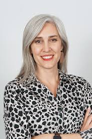 Elaine Kearney's Instagram, Twitter & Facebook