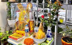 Gà cúng Giao thừa đặt quay đầu ra hay ...