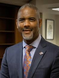 Reis recognized while bonuses and baseball turf are approved