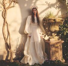 Check spelling or type a new query. Brautkleider Das Sind Die 3 Schonsten Trends Fur 2020