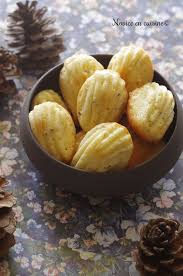 Minis Madeleines Parmesan Et Thym Le Blog De Novice En Cuisine Recette Madeleine Salee Recettes De Cuisine Recette Madeleine