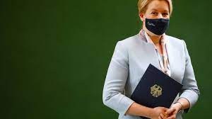Franziska giffey wird vorgeworfen teile ihrer doktorarbeit abgeschrieben zu haben. Plagiatsfall Fu Berlin Will Ruge Wegen Giffeys Doktorarbeit Neu Prufen