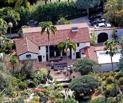 Robert pattinson has a naan bread face! Robert Pattinson Selling House He Shared With Kristen Stewart While Studio Begs Them To Reunite