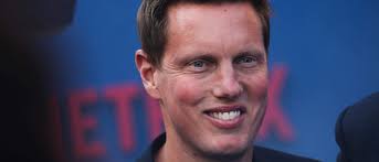 Keira Knightley kickt overtuigend konten in hilarische mengelmoes 'Black  Doves'