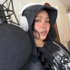 Bella Poarch on X: 😌🎵 t.coNXx54woHL6  X