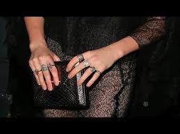 Sep 24, 2020 · how to keep wedding ring from spinning / turning. How To Prevent Jewelry From Turning Your Skin Green Youtube