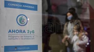 Con la resistencia de los bancos, el gobierno negocia contra reloj para lanzar planes de 24 y 30 cuotas. El Ahora 12 Se Duplico Y Triplico En Sus Modalidades A 3 Y A 6 Cuotas Telam Agencia Nacional De Noticias