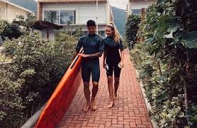 Medina joined the world's elite of the world surf league tour in 2011, and in his rookie year he finished within the top 12 of the asp (now wsl). Yasmin Brunet Se Casa Com Surfista Gabriel Medina No Havai