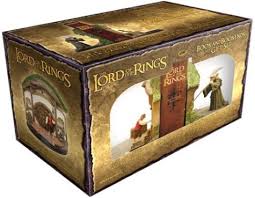 Lord Of The Rings Book With Bookends Amazon De Tolkien J R R Fremdsprachige Bucher Amazon's lord of the rings prequel tv series will be set during middle earth's second age, an era briefly shown in the movie's prologue.