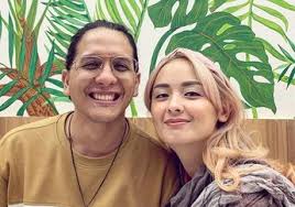 Raditya oloan mengatakan bahwa hari itu paling menyedihkan dalam hidupnya lantaran tidak bisa pulang menemui joanna alexandra dan keluarga. Berita Raditya Oloan Terbaru Hari Ini Grid Id