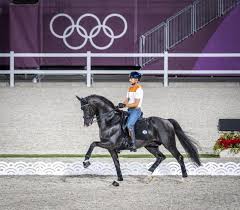 Bekijk meer ideeën over olympische spelen, spel, knutselen sport. Voorspel De Winnaars Van De Olympische Spelen Dressuur In Tokyo 2020