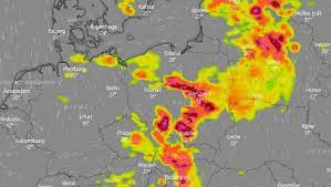 Free access to maps of former thunderstorms. Gdzie Jest Burza Pierwsze Nawalnice Juz Na Radarze Grad Do 10 Cm Srednicy I Traby Powietrzne