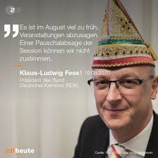 Fastnacht und Karneval in Corona-Zeiten? Alles, was die fünfte Jahreszeit  sonst ausmacht, ist schwer vorstellbar: Volle Kneipen, Straßen und  Sitzungshallen, Menschenmassen die schunkeln, tanzen und feiern.  https://kurz.zdf.de/xHyG/