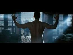 Clyde shelton (gerard butler) ist ein guter familienmensch, dessen leben schlagartig aus den fugen gerät, als seine frau und seine tochter bei einem einbruch. Law Abiding Citizen Official Trailer Hd Youtube