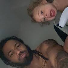 💥 She's live 💥 ELECTRIC EMOTIONS 💥