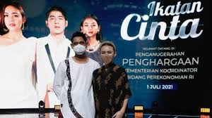 Maybe you would like to learn more about one of these? Conglomerate Hary Tanoesoedibjo Apparently Participated In Watching Bonds Of Love Starring Amanda Manopo And Arya Saloka