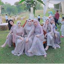 Salah satu baju kondangan yang menjadi baju pesta kekinian 2019 yaitu baju kondangan kebaya modern. Model Baju Gamis Pesta Pernikahan Modern Terbaru 2021 Qibul Fashion