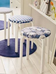 Los taburetes de cocina modernos detonos metalizadosvan muy bien con cocinas de gran componente tecnológico, cuyos. Ikea Hacks Taburete Frosta Muebles Ikea Banquetas Ikea Taburete