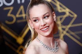 Recientemente se filtraron algunas imágenes en donde ester expósito paseaba junto a su novio. Ester Exposito Tiene Nuevo Novio Un Actor Mexicano De 24 Anos