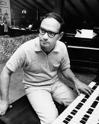 Ennio morricone, 10 ноября 1928, рим — 6 июля 2020, рим) — итальянский композитор, аранжировщик и дирижёр. Ennio Morricone Maestro Of The Movies In Pictures Music The Guardian