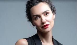 Son dakika birce akalay haberlerini buradan takip edebilirsiniz. Birce Akalay After Acting Is Getting Ready To Sign A New Job