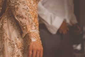 Jadi,jika anda berminat,mari kita lihat fesyen baju pengantin yang ada…. Cara Pilih Baju Yang Sempurna Buat Bakal Pengantin Bertubuh Gempal Pesona Pengantin