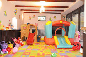 Mai zilele trecute, primăria timișoara anunța că, prin grija neprecupețită a direcției de mediu, trei locuri de joacă din oraș au fost reabilitate și modernizate. Salon Cu Loc De Joaca The Best Undercut Ponytail