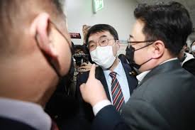 더불어민주당 김남국 의원이 한 주식에 5만주 몰빵했다. ê°'ì§ˆ ë…¼ëž€ ê¹€ë‚¨êµ­ ì •ì˜ë‹¹ ë‚¨í˜ ì´ìš© ì •ì˜ë‹¹ ëª…ë°±í•œ ê°'ì§ˆì´ìž í˜'ë°•