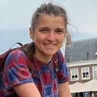 Lori Maes's Instagram, Twitter & Facebook