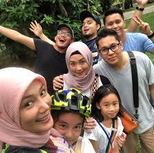 You will find below the horoscope of erra fazira with her interactive chart, an excerpt of her astrological portrait and her planetary dominants. Gambar Shahir Makin Kerap Muncul Di Instagram Erra Fazira Gempak