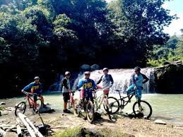 Curug bentang yang masih alami meskipun hanya memiliki ketinggian sekitar 5 meter namun dibawahnya terdapat kolam alami yang. Komunitas Pecinta Olahraga Sepeda Mbj Cibarusah Bekasi 17340 Jawa Barat Indonesia Curug Sedong Jonggol Bogor