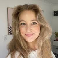 Mai Willis's Instagram, Twitter & Facebook