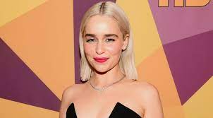 See more ideas about emilia clarke, mother of dragons, emilia clarke daenerys targaryen. Emilia Clarke Says She Regrets Dying Her Hair Blonde Purewow