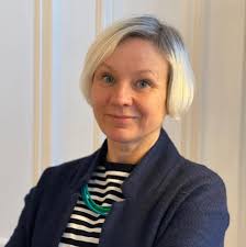 Lee Chalmers's Instagram, Twitter & Facebook