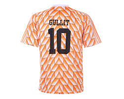 Door de herkenbare print en fraaie leeuw op de borst zal iedereen het shirt herkennen. Ek 88 Voetbalshirt Gullit 1988 Oranje Kids Senior Voetbalshirtskoning Nl