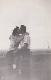 Il tema centrale del romanzo è la scoperta costante, pagina dopo pagina, dell'inautenticità della realtà. L Attenzione E La Prima Forma Di Amore Simone Weil Vintage Couples Vintage Love Old Love