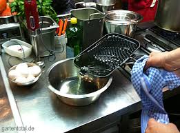 Shop le creuset at the amazon cookware store. Le Creuset Guseisen Richtig Einbrennen Gartentotal Shop