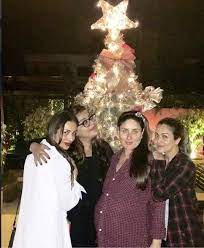 Looks Like They Had An Early Christmas Kareena Kapoor Malaika Arora Khan Partied Together At Amrita Arora Ladak S Kareena Kapoor Khan Kareena Kapoor Celebs