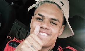Cantores De Funk Dos Anos 80 Mc Cabelinho Comemora Aniversario E Reflete Sobre Carreira Resistencia Contra O Preconceito Em 2020 Cantores Cabelo Funk Carioca