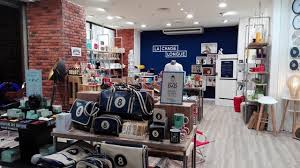 La boutique ne finira jamais de vous surprendre car c'est un savoir faire de plus de 40 ans qui s'offre à vous. La Chaise Longue S Installe A Toulouse