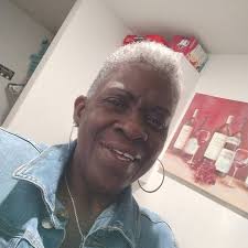 Erykah Badu's 'Tyrone' originally being a freestyle is too fire ✨ this  performance was in 2001 😍