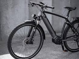 Pas encore possible de faire une location de vélos de ville vélos électriques vélos cargos ou encore des tours guidés à vélo. La Marque Centenaire Triumph Annonce Son Premier Velo Electrique Cnet France