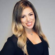 Lindsay Barr's Instagram, Twitter & Facebook