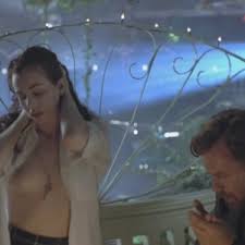 Jej ojciec jest dziennikarzem the canadian jewish news a matka z pochodzenia bułgarka nauczycielką. Mia Kirshner Nude Celebrities